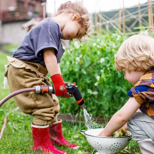 Vista 4 de COOLJOB 3 pares de guantes de jardinería para niños pequeños de 3 a 5 años, guantes de trabajo de goma con agarre para niños y niñas, rojo, verde