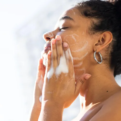 Vista 3 de MAKARI Espuma limpiadora Renewal Glow Lavado facial recomendado por dermatólogos para mujeres con ácido mandélico, manzanilla y aloe Limpiador