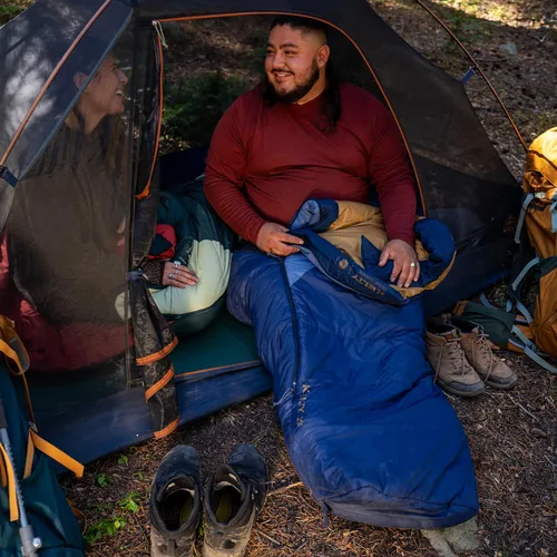 Vista 16 de Kelty Cosmic Relleno Sintético 20 Grados - Saco de Dormir para Mochileros – Correas de Compresión, Bolsa de Almacenamiento Incluida Azul oscuro