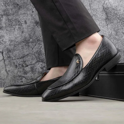 Vista 2 de JITAI Zapatos para hombre: mocasines casuales de cuero y gamuza para hombre, cómodos tacones bajos, zapatos de vestir sin cordones para bodas