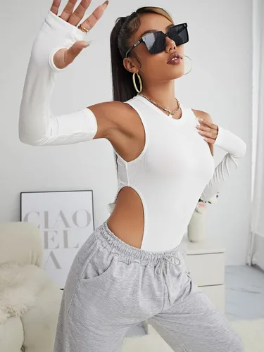 Vista 3 de WDIRARA Body sexy con cuello redondo para mujer, sin mangas, con agujeros para los pulgares