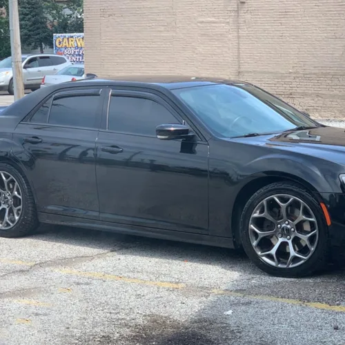 Vista 3 de Lightronic Visera de ventana de ventilación automática con clip extra duradera en el canal, se adapta a Chrysler 300 2011-2023, protección UV