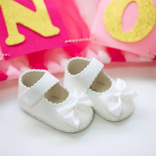 Vista 4 de Meckior Zapatos deportivos para bebé y niñas, suela suave, con lazo, princesa, vestido de boda, Mary Jane, planos, para recién nacidos, ligeros