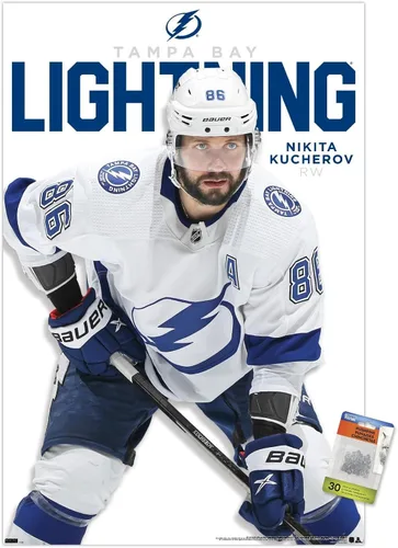 Vista 7 de Trends International NHL Tampa Bay Lightning - Póster de pared de la serie 23 de Nikita Kucherov, 14.72 x 22.37 pulgadas, paquete de póster premium
