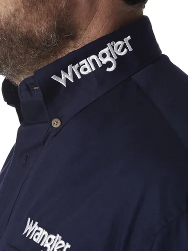 Vista 3 de Wrangler Men's Western Logo Two Pocket Long Sleeve Button Shirt