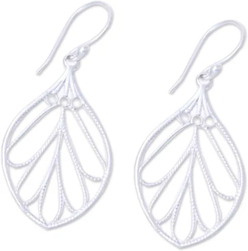 Vista 2 de NOVICA . Pendientes colgantes de plata de ley 925, con diseño de hojas brillantes