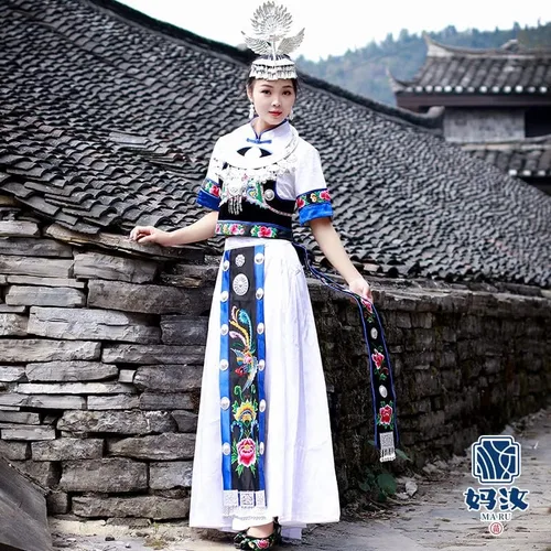 Vista 4 de Angxiong Hmong - Ropa para mujer, estilo folclórico chino y étnico, bordado Miao, sombrero para la cabeza, disfraz de baile para mujeres adultas