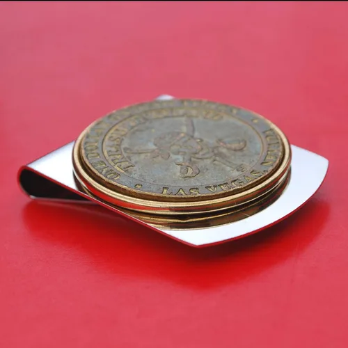Vista 4 de Vintage Treasure Island Casino 1 Dollar Gaming Token Stainless Steel Large Wide Design Money Clip NEW - Las Vegas, NV