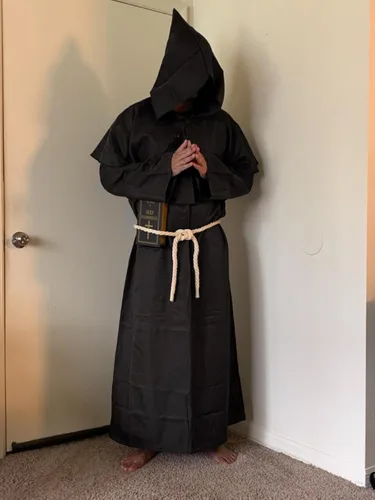 Vista 3 de UQJE Bata de monje renacentista de 4 piezas, bata de cultista para Halloween, disfraz de fraile para hombre y adulto