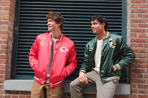 Vista 4 de Ultra Game Chaqueta de satén oficial de la NFL Supreme Heritage para hombre