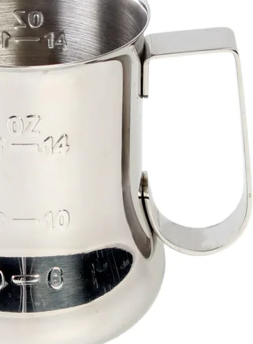 Vista 4 de TrueCraftware - Jarra de espuma de leche de 18 onzas de acero inoxidable con escala de medición, taza espumadora al vapor, jarra de leche de café