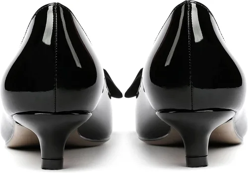 Vista 4 de WAYDERNS Zapatos de tacón bajo para mujer, patente, puntera puntiaguda, decoración de lazo, zapatos de tacón bajo de 1.5 pulgadas