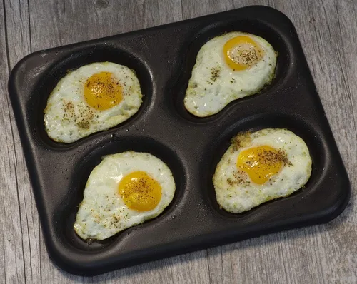 Vista 4 de Lloyd Pans Sartén para huevos irregulares de 4 cavidades de 9.5 pulgadas por 11 pulgadas - DK