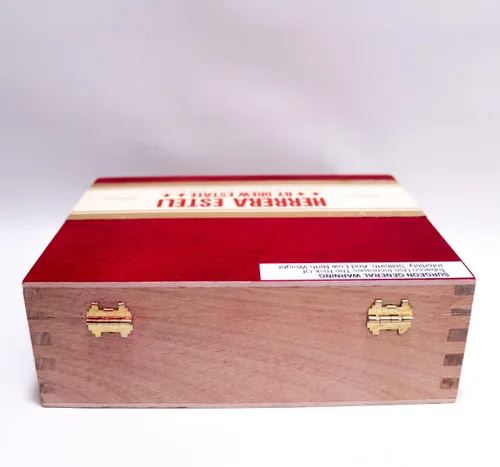 Vista 6 de Herrera Esteli Caja de Puros de Madera Corta Corona Gorda Habano - 7.5" x 6" x 2.5