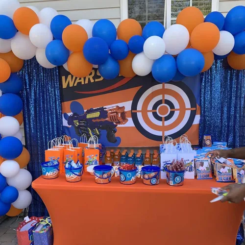 Vista 5 de Kit de guirnalda de globos para fiesta de la guerra de dardos, paquete de 113 globos azules, naranjas y negros, letrero para niños, baby shower