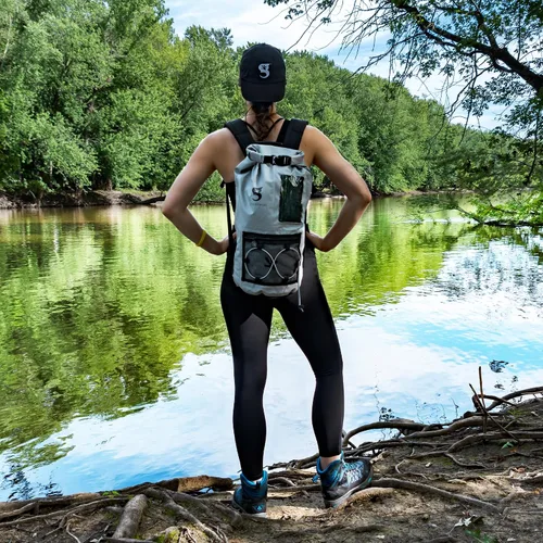 Vista 5 de geckobrands Hydroner - Mochila impermeable de 20 litros – Bolsa ligera enrollable con bolsa transparente para teléfono para actividades al aire