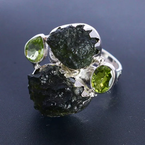 Vista 4 de Anillo de plata de ley 925 con piedras preciosas de moldavita y peridoto