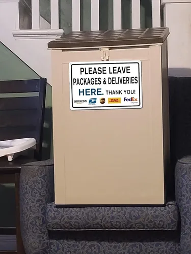 Vista 3 de Letrero de metal con texto en inglés «Please Leave Packages Deliveries Here» para interiores y exteriores, para puerta delantera, porche, oficina, 8