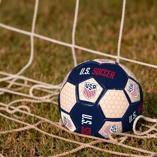 Vista 2 de Logo Brands Balón de fútbol oficial del equipo nacional masculino de los Estados Unidos, patrón completo de la marca del equipo, ideal para jugar