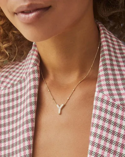 Vista 3 de Kendra Scott - Collar con dije de letra, de la A a la Z, para mujer, joyería de moda, latón chapado en oro de 14 quilates