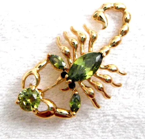 Vista 3 de Navachi - Broche con circonitas cúbicas de cobre chapado en oro de 18 quilates