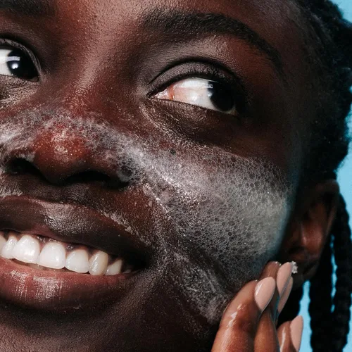 Vista 6 de Dermalogica Breakout Limpiador Espumoso – Lavado facial para acné con ácido salicílico y aceite de árbol de té – Sumérgete en los poros