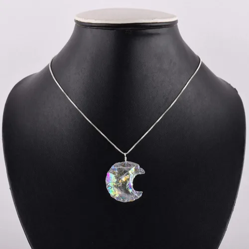 Vista 4 de YANARA Collar con colgante de cuarzo de aura de ángel crudo, piedra de media luna, piedra natural áspera para mujer, cristales curativos de chakras