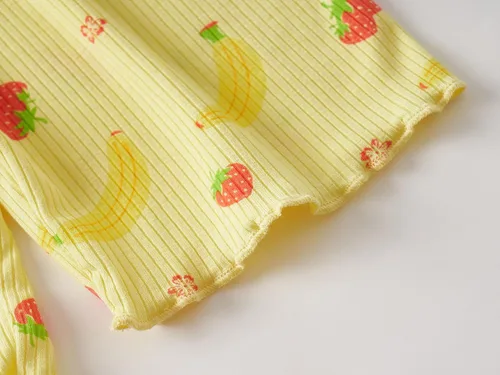 Vista 6 de Beezizac Conjunto de pijama para niñas pequeñas y niñas pequeñas, diseño floral, fresa, camiseta y pantalones, talla 2T-10