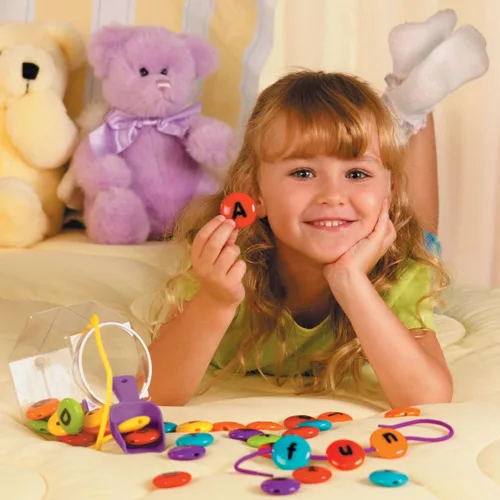 Vista 7 de Learning Resources Smart Snacks ABC Lacing Sweets