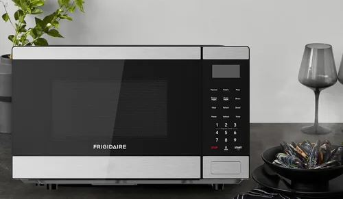 Vista 12 de Microondas Frigidaire de 0.9 pies cúbicos, panel de control digital - Configuraciones de cocción automática - Bloqueo de seguridad para niños