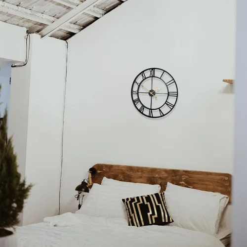 Vista 6 de Reloj de pared grande de metal de 24 pulgadas más grueso, reloj industrial decorativo para el hogar con números romanos grandes, reloj retro de gran