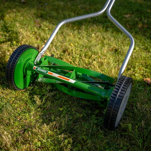 Vista 4 de Scotts Outdoor Power Tools 304-14S Cortacésped de carrete de empuje de 5 cuchillas de 14 pulgadas, verde