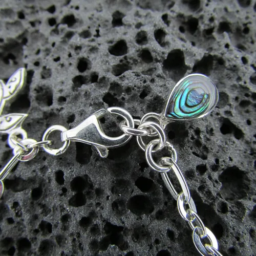 Vista 2 de Pulsera con dije Delfín Manta Ray Caballito de mar Tortuga marina cola de ballena plata de ley concha de abulón océano playa