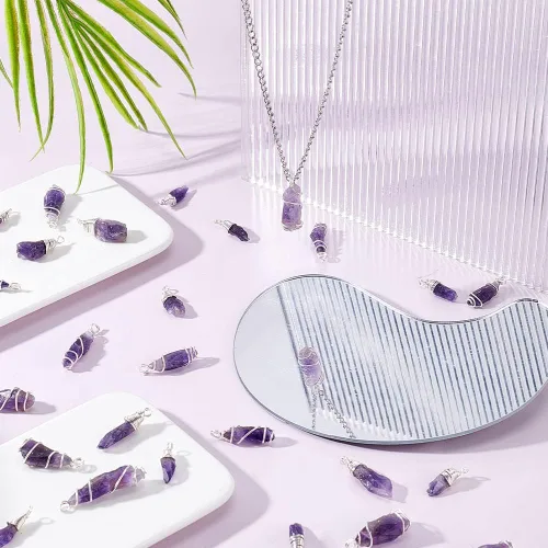 Vista 6 de DICOSMETIC 40 dijes de amatista natural de 2 estilos, colgantes de piedra irregular, amuleto de chakra, abalorios de piedras ásperas, abalorios