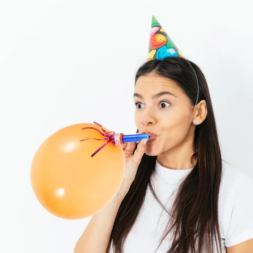 Vista 7 de BESTOYARD 100 globos musicales con purpurina mixta con flecos metálicos ruidos para niños, lindos silbatos para Halloween, fiesta de Navidad