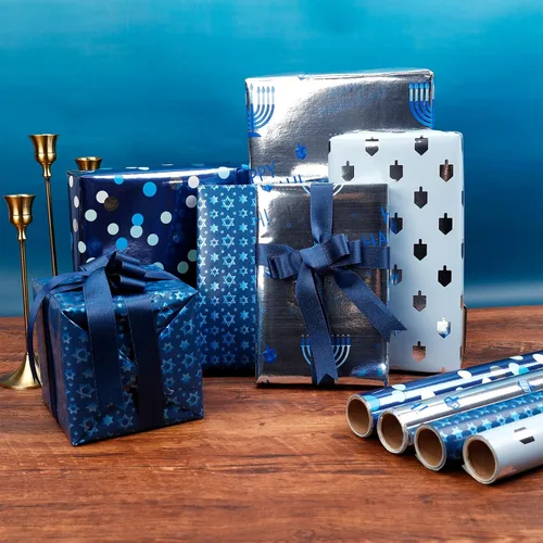 Vista 4 de The Dreidel Company Paquete de 4 Papel de Regalo con Diseño Temático de Hanukkah, Rollo de Chanukah de 17.5" X 180" (15 Pies) Pulgadas Hoja Papel