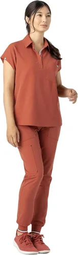 Vista 5 de Mediclo Camisa médica médica para mujer Capri con cuello en el pecho, bolsillo en el pecho, respetuosa con el medio ambiente, ropa de trabajo
