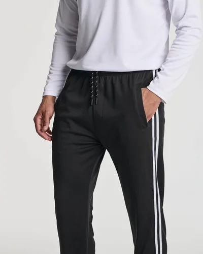 Vista 4 de Real Essentials Paquete de 3 pantalones deportivos de malla Tech para hombre con bolsillos (disponibles en tallas grandes y altas)