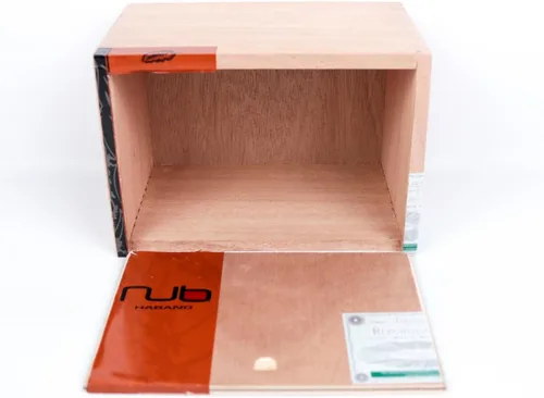 Vista 4 de Nub Habano 466 - Caja vacía de madera para puros, 7 x 4.75 x 4.5 pulgadas