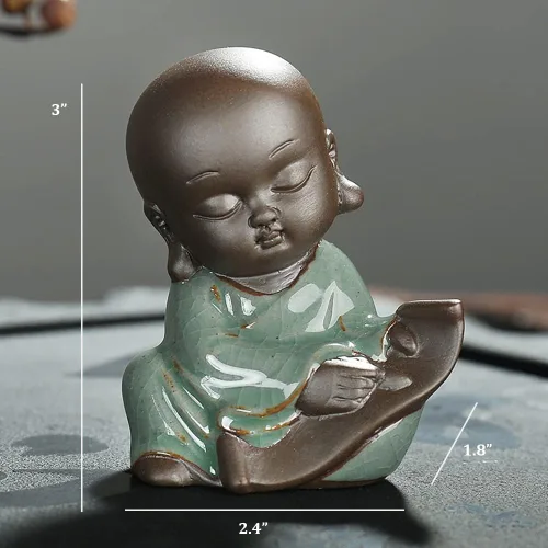 Vista 4 de Linda estatua de monje bebé, figura de monje de pintura china, mascota de té de monje de Buda pequeño de cerámica para decoración de mesa de té