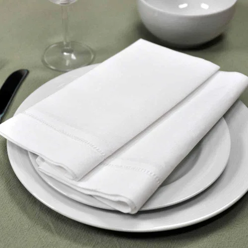 Vista 4 de Bumblebee Linens Servilletas de cena con dobladillo de mezcla de algodón de lino blanco - Juego de 4 servilletas de tela con dobladillo de escalera