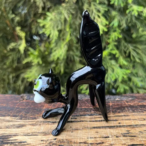 Vista 5 de Figura de gato de cristal negro – Escultura de gato en miniatura estilo Murano soplado a mano – Adorno de escritorio de gatito de cristal artístico