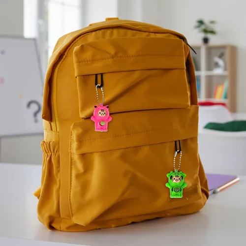 Vista 5 de ArtCreativity Llaveros de animales que cambian la cara para niños, juego de 12, bonitos llaveros con 4 expresiones diferentes y 5 diseños, recuerdos