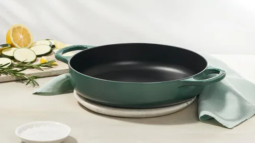 Vista 5 de Le Creuset Signature - Sartén de hierro fundido de uso diario, 11 pulgadas, alcachofa