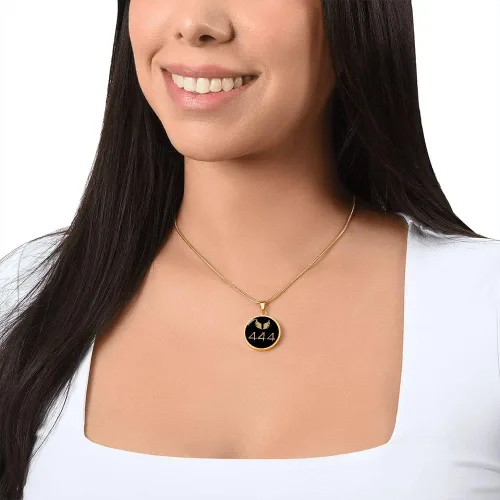 Vista 6 de Hilis Jewelry Collar con números de ángel 444 para protección de mujeres, joyería espiritual, regalos personalizados, alas de ángel grabadas, dije
