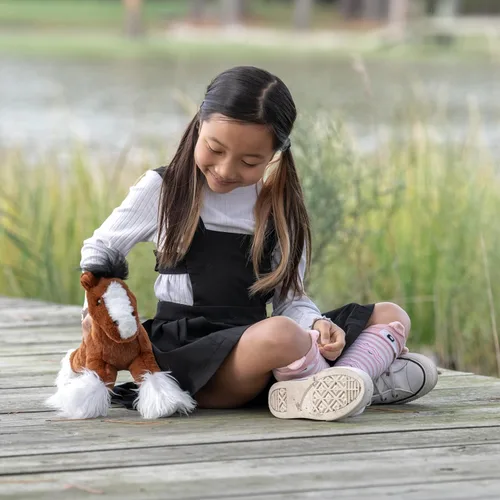 Vista 4 de The Petting Zoo Caballo Clydesdale de Pie Animal de Peluche, Regalos para Niños, Wild Onez Animales de Granja, Juguete de Peluche de Caballo Marrón
