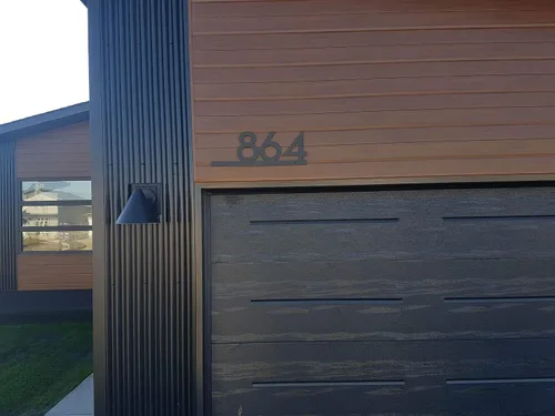 Vista 6 de Números de casa modernos - Negro con acrílico negro - Dirección contemporánea del hogar - Placa de letrero subrayado - Número de puerta