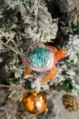 Vista 3 de Juego de 2 adornos de tortuga marina, adornos de tortuga marina de vidrio soplado a mano para árbol de Navidad, adorno de Navidad de tortuga marina