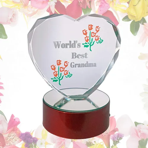 Vista 8 de Corazón para la abuela con luz LED con la leyenda "World 's Best Grandma" Corazón de vidrio grabado corazón en base de luz LED.
