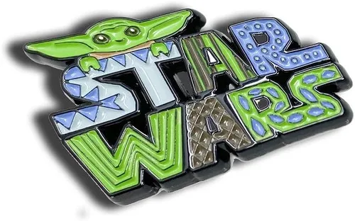 Vista 3 de Pin Mandaloriano de Disney Star Wars Baby YODA Star Wars Troquelado con logotipo de Star Wars, con licencia oficial Lucasfilm Premium Esmalte PIN